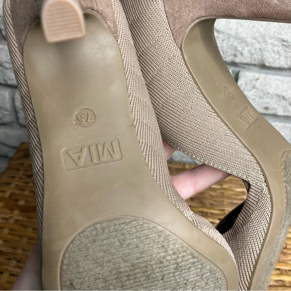 Mia Cia D’Orsay Pumps - Picture 8 of 9